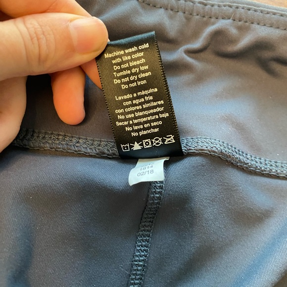 Nice Mesh Side Panel Yoga & Pilates Athletic Leggings Capri Length Pocket M - Picture 10 of 12